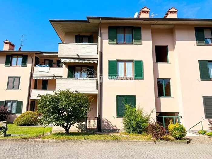 Appartamento trilocale in vendita in Via San Dionigi EF, Merate