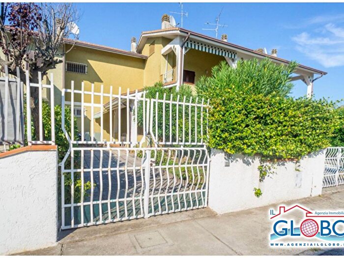 Casa trilocale in affitto in Viale Panama, Lido delle Nazioni, Comacchio