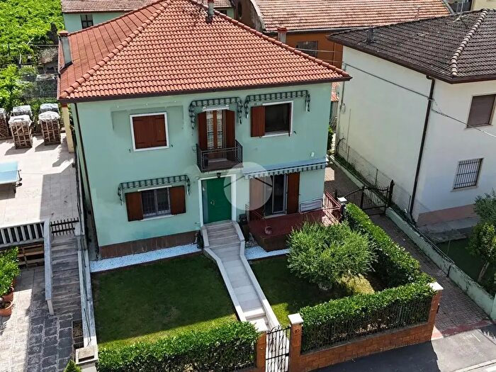 Casa quadrilocale in vendita in Via Alberone, Caldiero