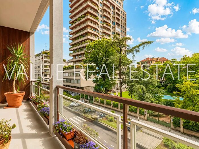 Appartamento con 6 locali in vendita in Via Mascagni, Milano