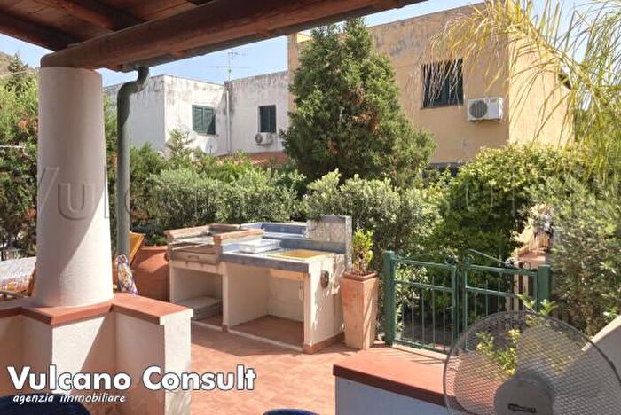 Appartamento bilocale in vendita in Via dei Villini, Lipari