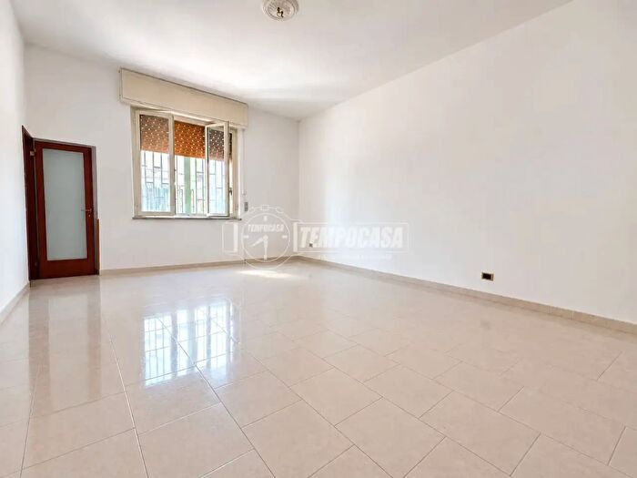 Appartamento trilocale in vendita in Via Eurialo, Napoli