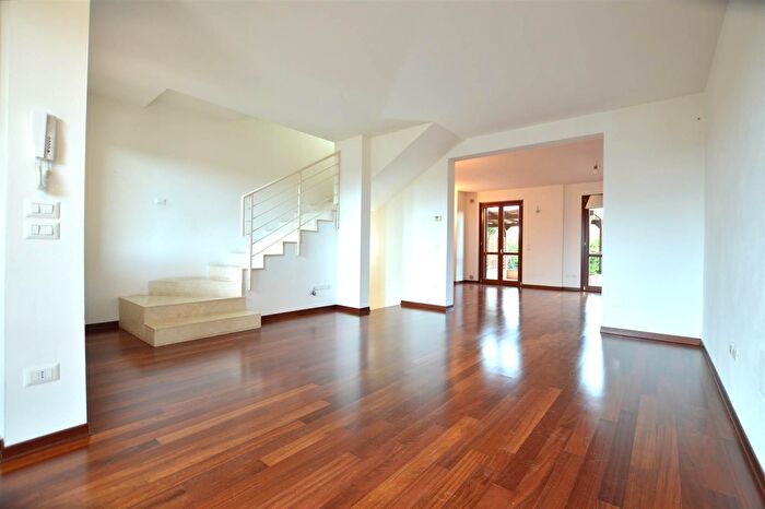 Appartamento con 5 locali in vendita in Via Amendola, Monteroni DArbia