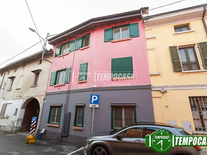 Appartamento trilocale in vendita in Via G B Benzoni, Palazzo Pignano