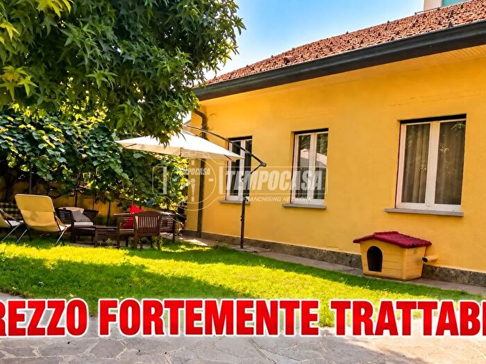 Casa quadrilocale in vendita in Via De Marchi, Monticello Brianza
