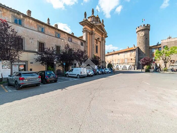 Appartamento con 10 locali in vendita in Piazza XX Settembre, Viterbo