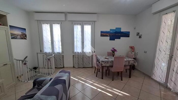 Appartamento quadrilocale in vendita in Via Nenni, Reggio Emilia