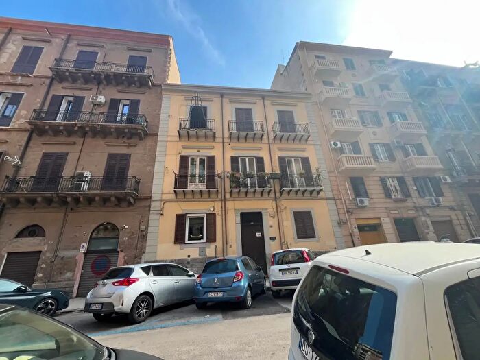 Appartamento con 5 locali in vendita in Via Principe di Granatelli, Palermo
