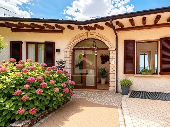 Casa con 6 locali in vendita in Via Serniga, Salo'
