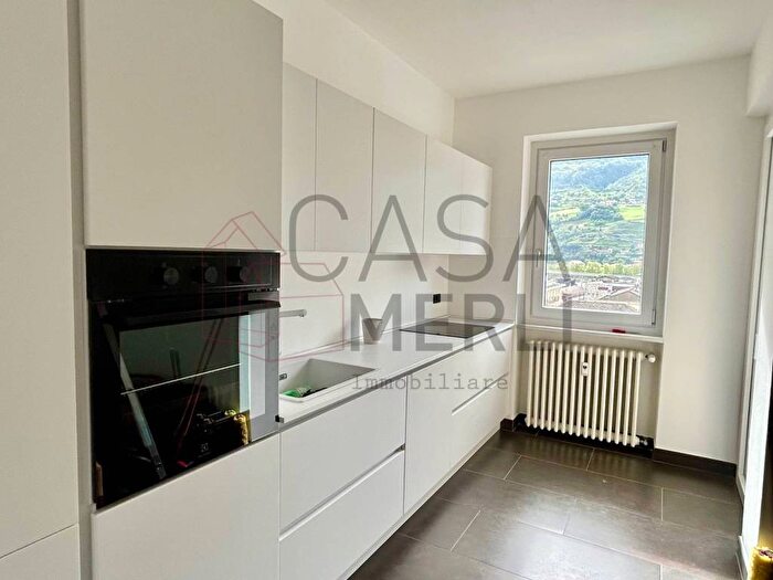 Appartamento quadrilocale in affitto in Via B Festaz, Centro, Aosta