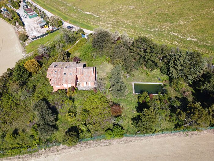 Casa con 11 locali in vendita in Via Caminate B, Fano