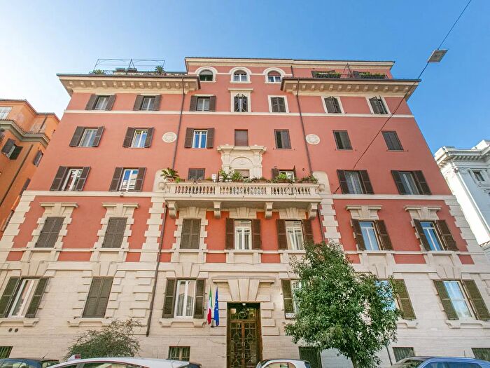 Appartamento con 5 locali in vendita in Via Emanuele Gianturco, Roma