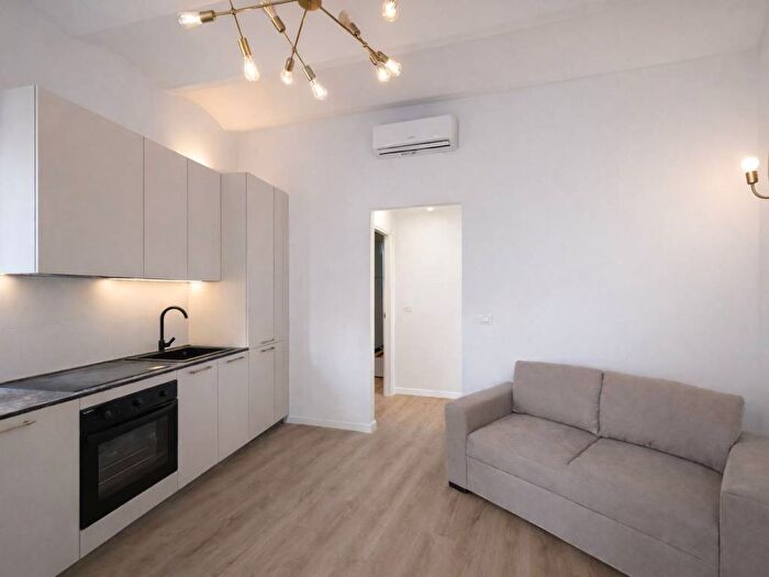 Appartamento trilocale in affitto in Via Chiaravagna, Sestri Ponente, Genova