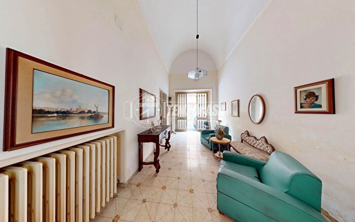 Casa con 6 locali in vendita in Via Nicola Ferramosca, Maglie