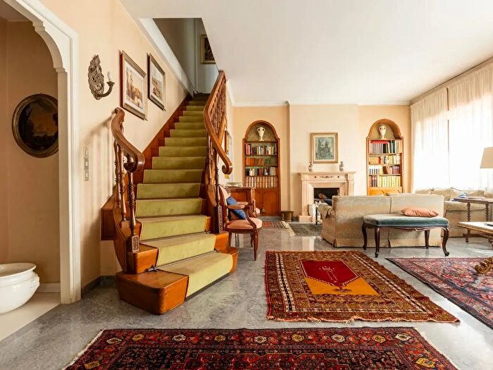 Appartamento con 6 locali in vendita in Via Santa Bernadette, Roma