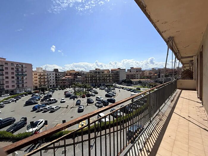 Appartamento con 6 locali in vendita in Piazza XXV Aprile, Milazzo