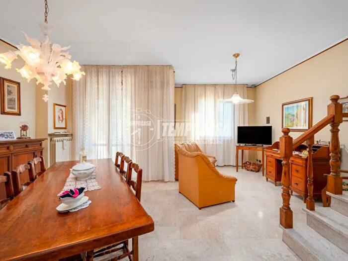 Casa con 5 locali in vendita in Via Salvatore Quasimodo, Reggio Emilia