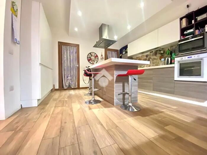 Casa con 6 locali in vendita in Via Monte Grappa, Cornuda