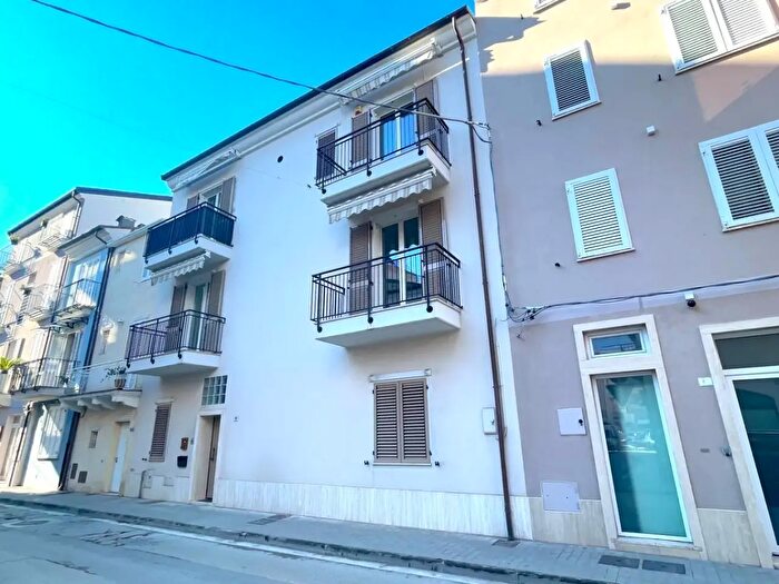 Casa con 9 locali in vendita in Via San Martino, San Benedetto Del Tronto