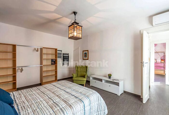 Appartamento con 6 locali in vendita in Via Principe Umberto Snc, Vittoria