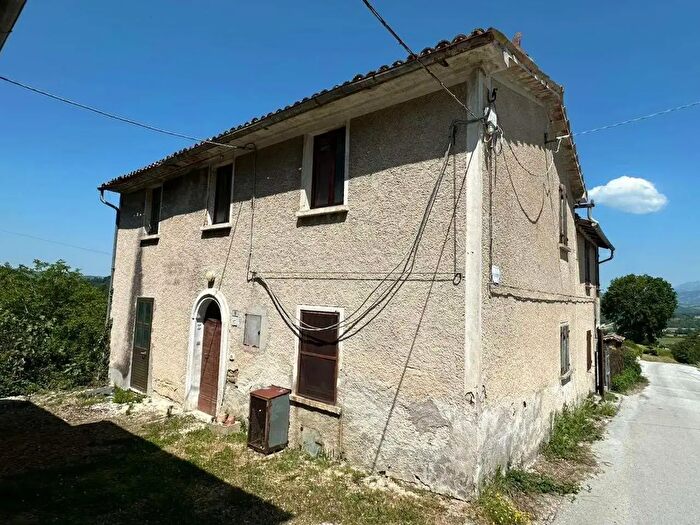 Appartamento quadrilocale in vendita in Frazione Crocicchio, Gualdo Tadino