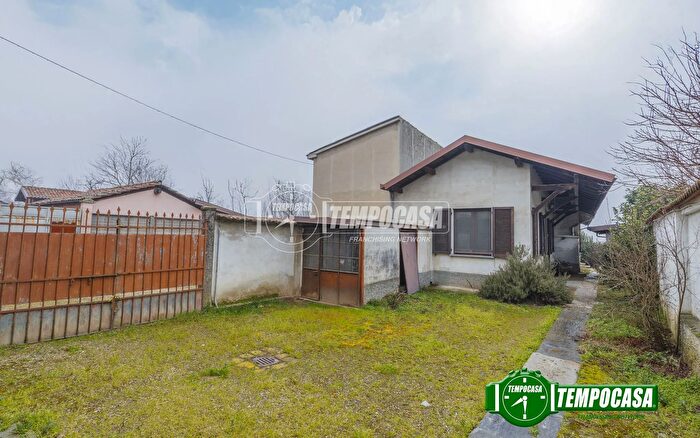 Casa quadrilocale in vendita in Via G Garibaldi, Cava Manara