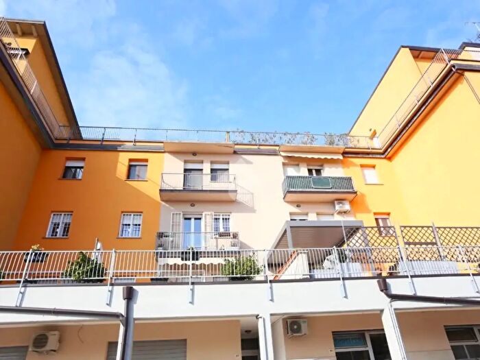 Appartamento con 5 locali in vendita in Via Roma, Calderara Di Reno