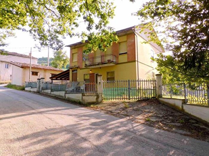 Casa con 5 locali in vendita in Migliarucci, Sarnano