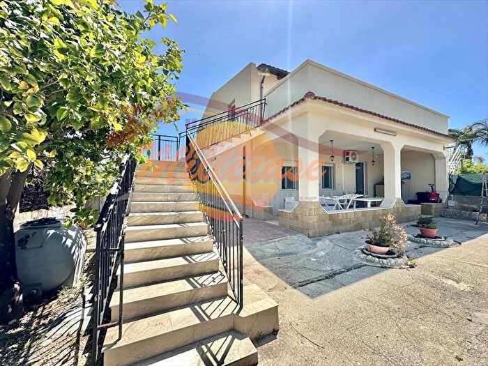 Casa con 8 locali in vendita in Traversa Pozzo di Mazza, Siracusa