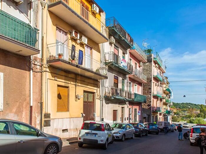 Appartamento trilocale in vendita in Via del Caravaggio, Catania