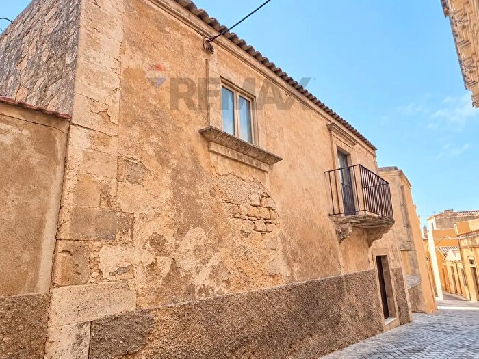 Casa trilocale in vendita in Via San Martino, Modica