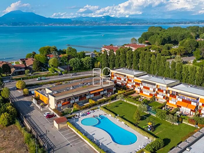 Appartamento trilocale in vendita in Via Mazzarona, Sirmione
