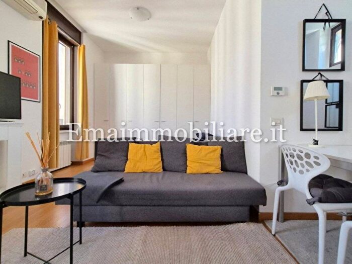 Appartamento monolocale in affitto in Via Luigi Settembrini, Centrale, Milano