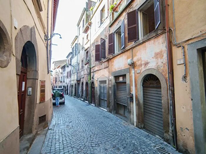 Appartamento trilocale in vendita in Via delle Fabbriche, Viterbo