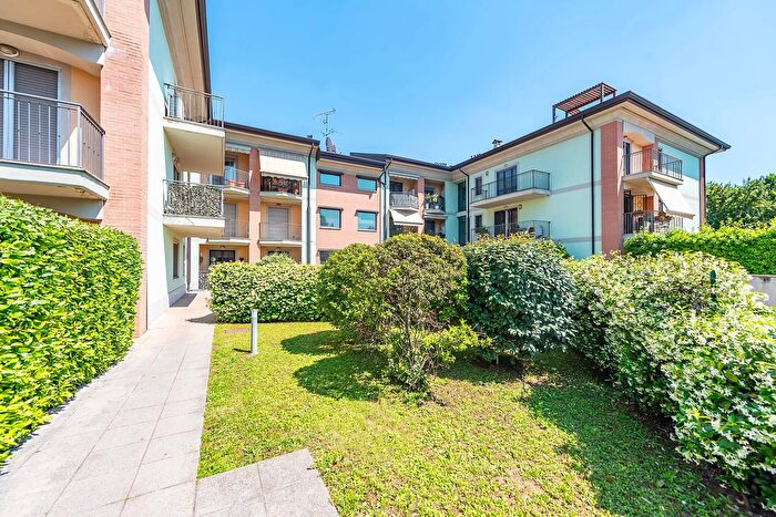 Appartamento trilocale in vendita in Lainate