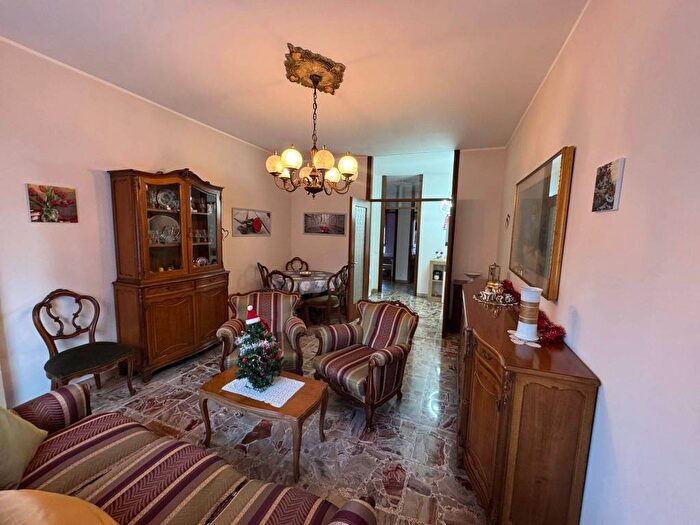 Appartamento quadrilocale in affitto in Via Europa, Centro, Muggiò