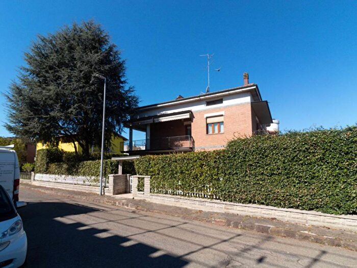 Casa con 6 locali in vendita in Via della Ghiaia, Cittanova Marzaglia, Modena