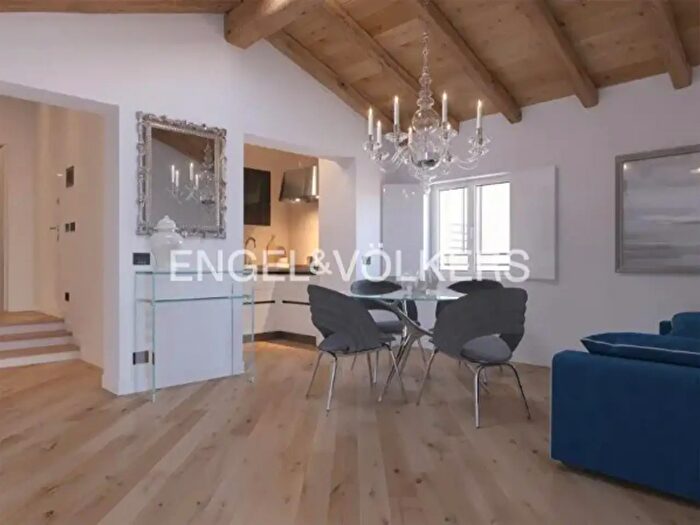 Appartamento quadrilocale in vendita in Via delle Tovaglie, Bologna