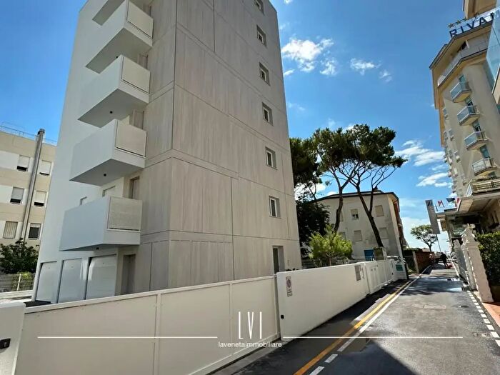 Appartamento quadrilocale in vendita in Via Bafile ° Accesso al Mare, Jesolo