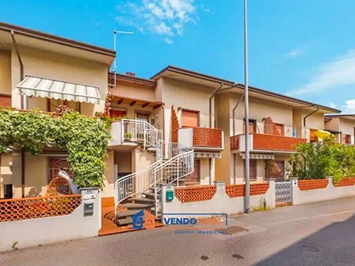 Appartamento con 5 locali in vendita in Via Montegrappa, Massa
