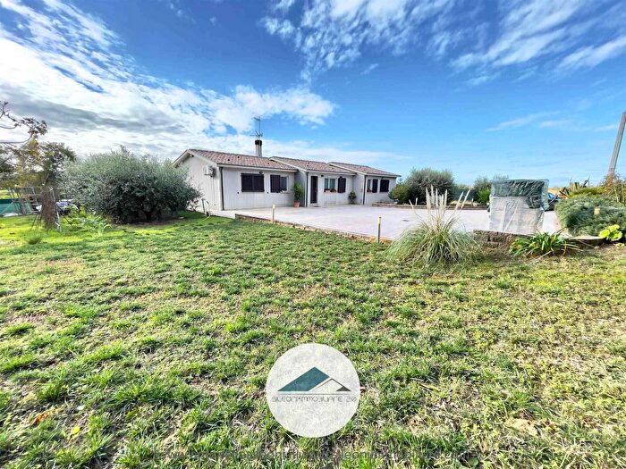 Casa con 8 locali in vendita in Via Coppa, Polverigi