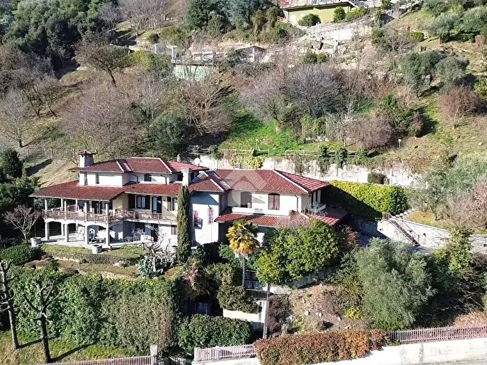 Casa con 7 locali in vendita in Via dei Ronchi, Villongo