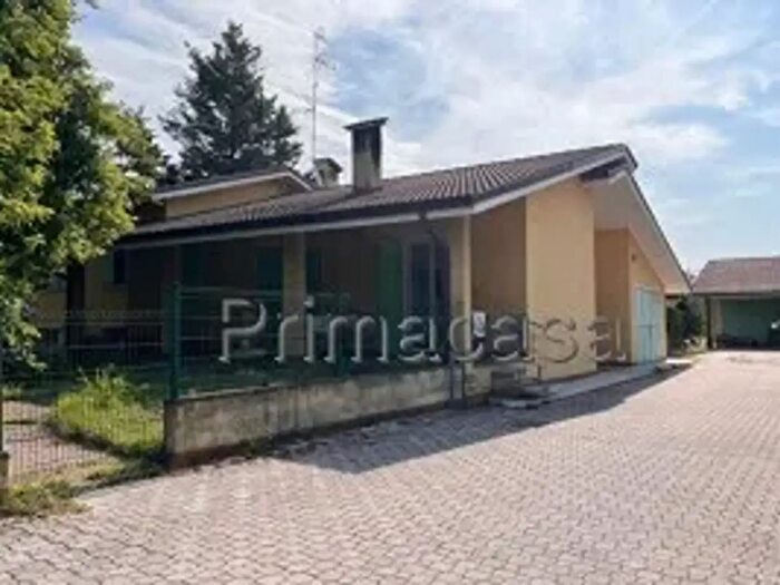 Casa con 6 locali in vendita in Via Roma, Campagnola Emilia