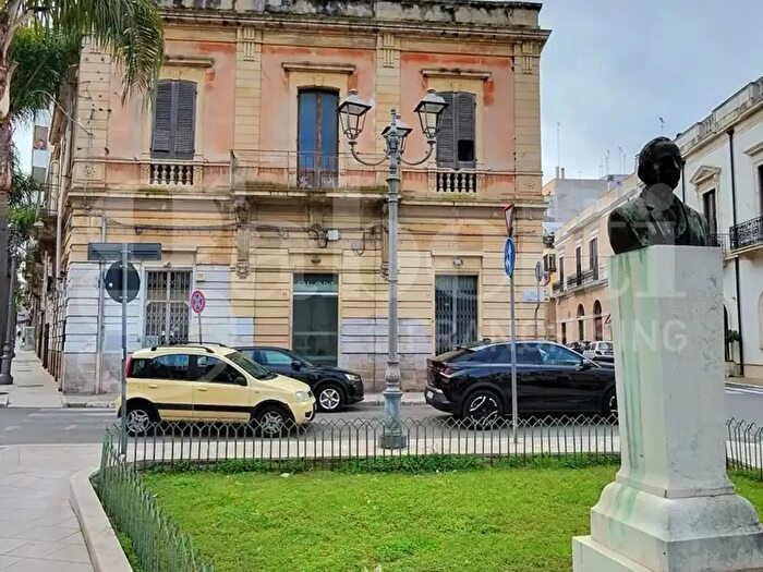 Casa con 7 locali in vendita in Corso Roma, Brindisi