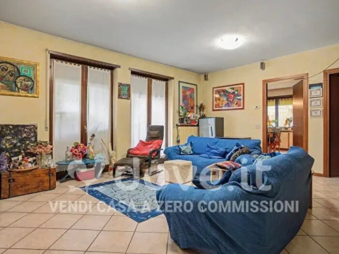 Appartamento con 5 locali in vendita in Via Villafranca, Verona
