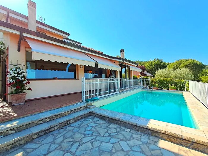 Casa quadrilocale in vendita in Magione