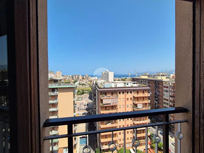 Appartamento quadrilocale in vendita in Via Ruggero Marturano, Palermo