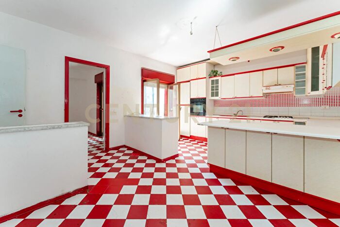 Appartamento con 5 locali in vendita in Via Adone, Catania