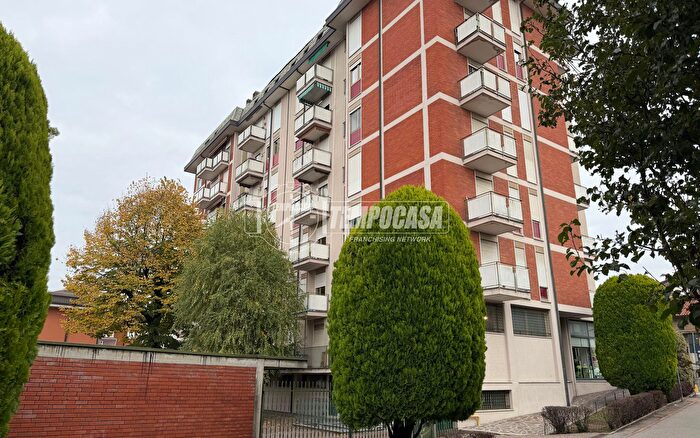 Appartamento bilocale in vendita in Carugo