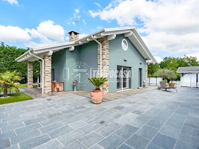Casa con 5 locali in vendita in Via Vecchia di Cuneo, Mondovi